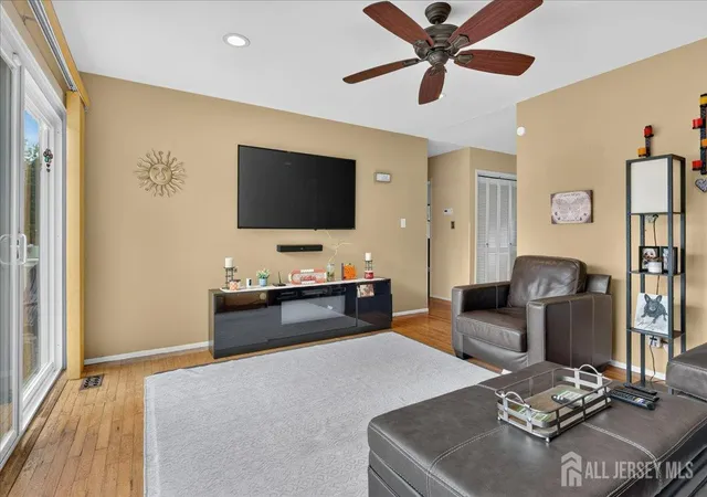 Photo 3 of Single family home for sale at 11 Brown Ct, Parlin, NJ 08859 | MLS# 2704935R | Listing updated on 2026-10-05