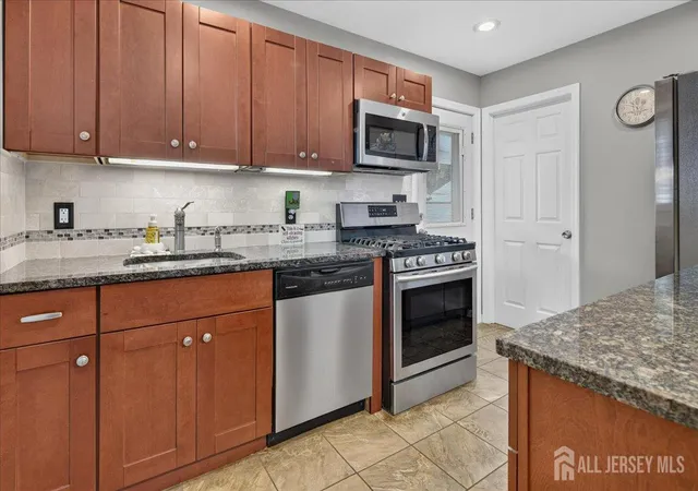 Photo 4 of Single family home for sale at 11 Brown Ct, Parlin, NJ 08859 | MLS# 2704935R | Listing updated on 2026-10-05