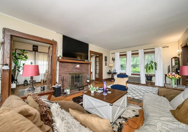 Photo 4 of Single family home for sale at 327 Rifle Camp Rd, Woodland Park, NJ 07424 | MLS# 2704155R | Listing updated on 2026-09-11