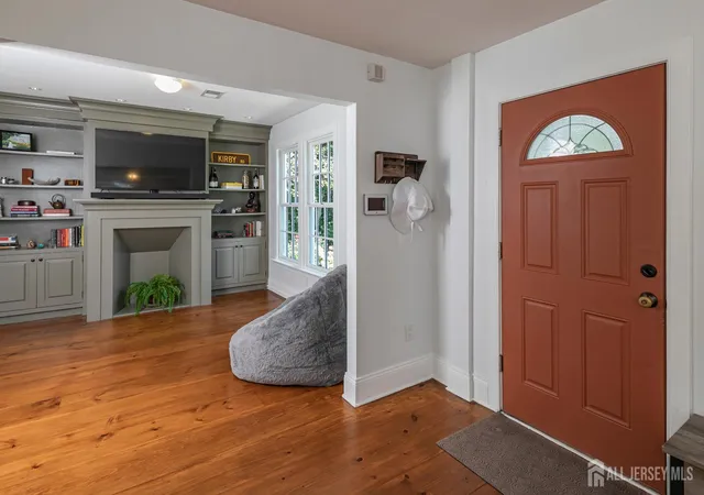 Photo 3 of Single family home for sale at 10 Old Nursery Rd, Princeton, NJ 08540 | MLS# 2703733R | Listing updated on 2026-09-25