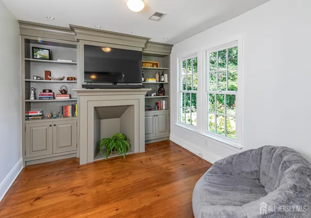 Photo 3 of Single family home for sale at 10 Old Nursery Rd, Princeton, NJ 08540 | MLS# 2703733R | Listing updated on 2026-09-25