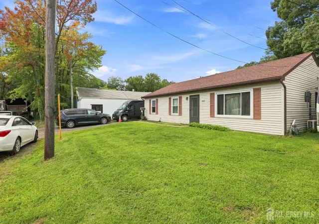Photo 2 of Single family home for sale at 853 Grove Ave, South Amboy, NJ 08879 | MLS# 2703763R | Listing updated on 2026-09-14