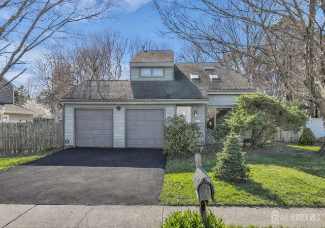 Photo 2 of Single family home for sale at 521 Dorothy Pl, Brick, NJ 08723 | MLS# 2704378R | Listing updated on 2026-09-12