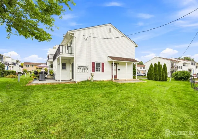 Photo 3 of Townhouse for sale at 21 Iowa Ct, Matawan, NJ 07747 | MLS# 2703237R | Listing updated on 2026-09-10