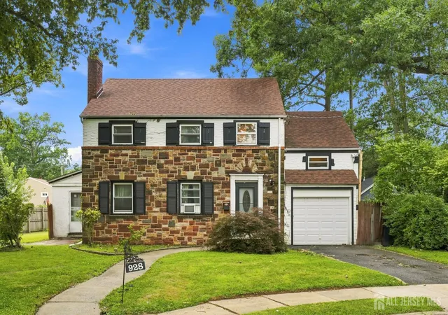 Single family home for sale at 928 Beechwood Ct, Plainfield, NJ 07060 | MLS# 2704548R