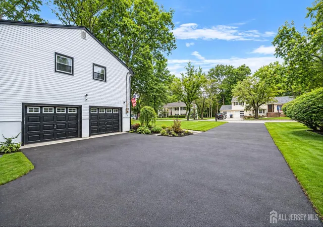 Photo 4 of Single family home for sale at 4 Bunker Hl Run, East Brunswick, NJ 08816 | MLS# 2704618R | Listing updated on 2026-09-28