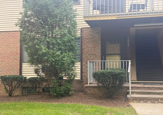 Photo 2 of Condo for sale at 1027 Cricket Ln #1027, Woodbridge, NJ 07095 | MLS# 2705072R | Listing updated on 2026-10-06