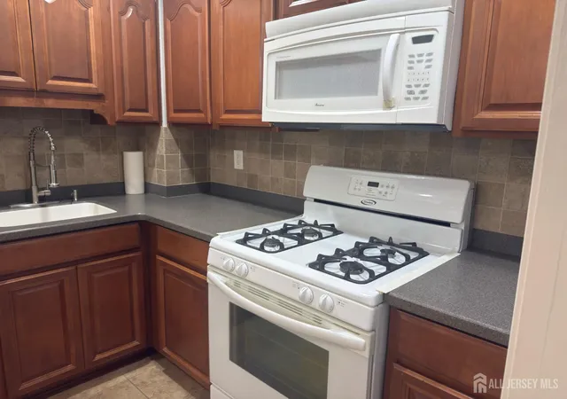 Photo 4 of Condo for sale at 1027 Cricket Ln #1027, Woodbridge, NJ 07095 | MLS# 2705072R | Listing updated on 2026-10-06