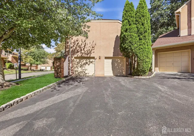 Photo 3 of Townhouse for sale at 118 Kingsland Cir, Monmouth Junction, NJ 08852 | MLS# 2704413R | Listing updated on 2026-09-26