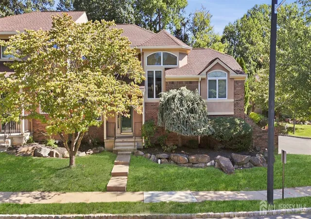 Photo 4 of Townhouse for sale at 118 Kingsland Cir, Monmouth Junction, NJ 08852 | MLS# 2704413R | Listing updated on 2026-09-26