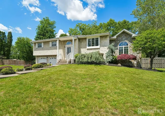 Photo 3 of Single family home for sale at 18 Mary Ellen Dr, Edison, NJ 08820 | MLS# 2704096R | Listing updated on 2026-09-09