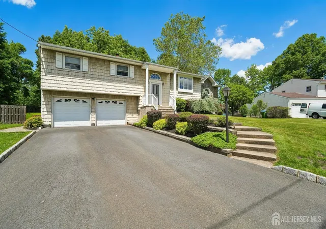 Photo 3 of Single family home for sale at 18 Mary Ellen Dr, Edison, NJ 08820 | MLS# 2704096R | Listing updated on 2026-09-09