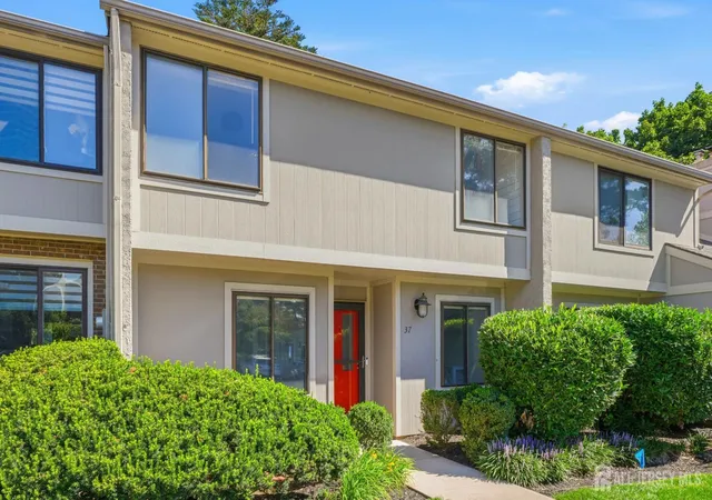 Photo 3 of Townhouse for sale at 37 Irongate, Metuchen, NJ 08840 | MLS# 2703844R | Listing updated on 2026-09-23
