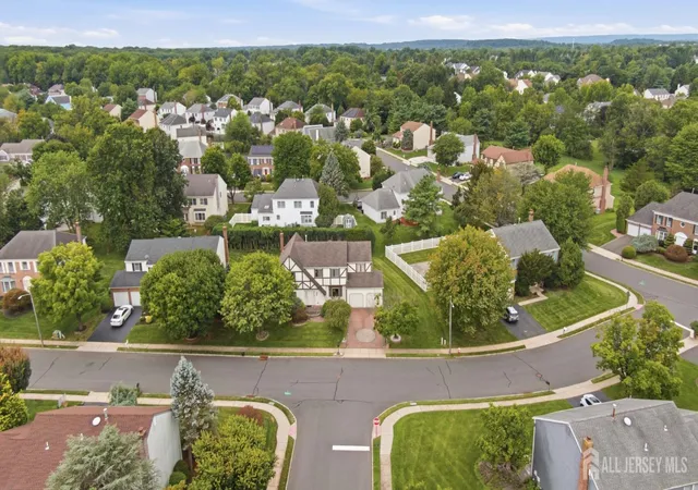 Photo 1 of Single family home for sale at 4 Victoria Way, Kendall Park, NJ 08824 | MLS# 2703778R | Listing updated on 2026-09-26