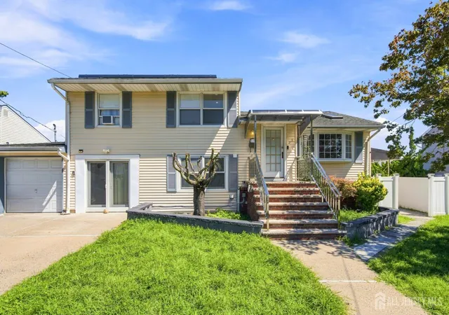 Photo 2 of Single family home for sale at 25 Penn St, Fords, NJ 08863 | MLS# 2704114R | Listing updated on 2026-09-11
