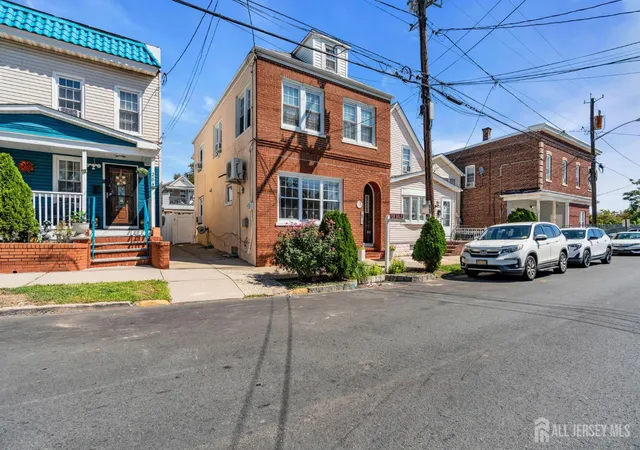 Photo 4 of Single family home for sale at 282 Alpine St, Perth Amboy, NJ 08861 | MLS# 2704186R | Listing updated on 2026-09-27