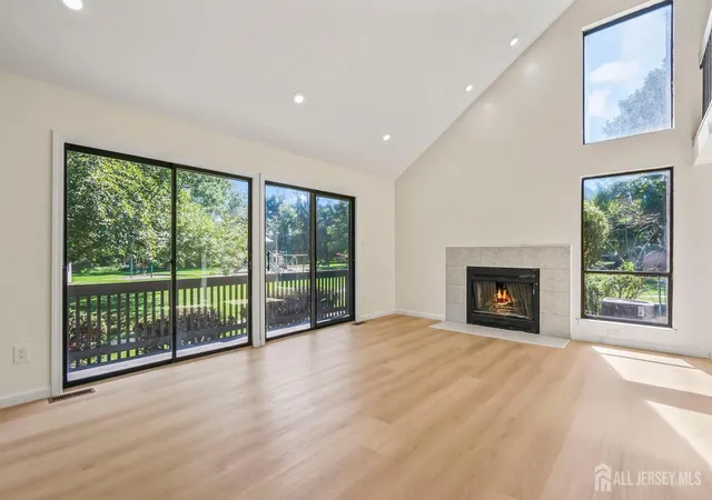 Photo 4 of Townhouse for sale at 102 Kingsberry Dr, Somerset, NJ 08873 | MLS# 2704631R | Listing updated on 2026-09-26