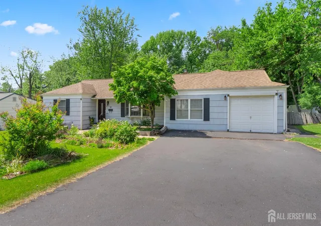 Photo 2 of Single family home for sale at 19 Stephenville Pkwy, Edison, NJ 08820 | MLS# 2703617R | Listing updated on 2026-09-14