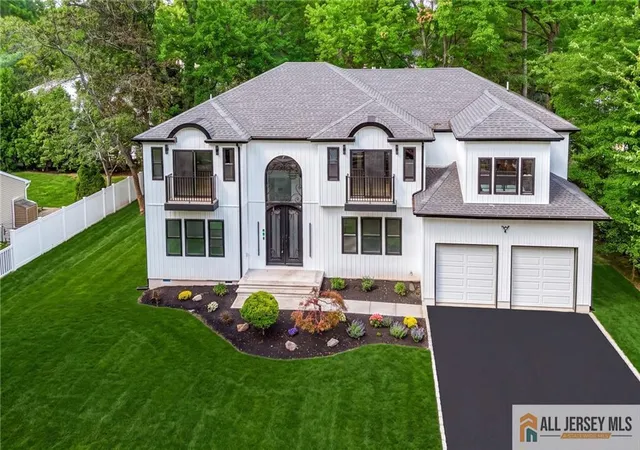 Photo 2 of Single family home for sale at 220 W Locust Ave, Edison, NJ 08820 | MLS# 2770604M | Listing updated on 2026-09-24