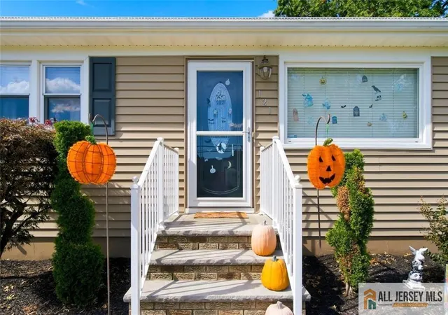 Photo 1 of Single family home for sale at 121 Hadley St, Piscataway, NJ 08854 | MLS# 2770717M | Listing updated on 2026-10-25