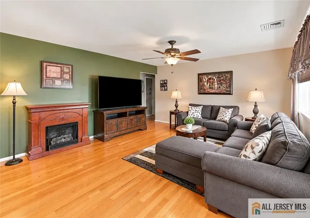 Photo 3 of Single family home for sale at 121 Hadley St, Piscataway, NJ 08854 | MLS# 2770717M | Listing updated on 2026-10-25