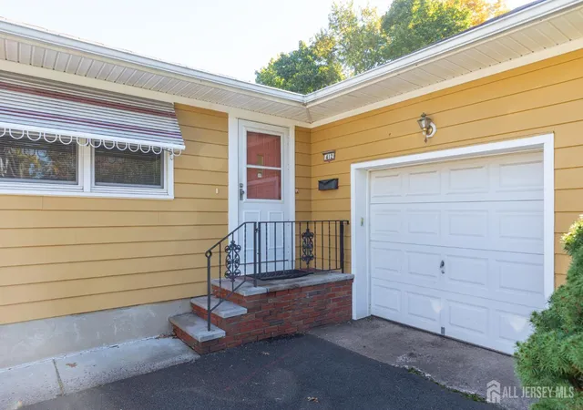 Photo 1 of Single family home for sale at 412 Montgomery St, Highland Park, NJ 08904 | MLS# 2706869R | Listing updated on 2026-10-28
