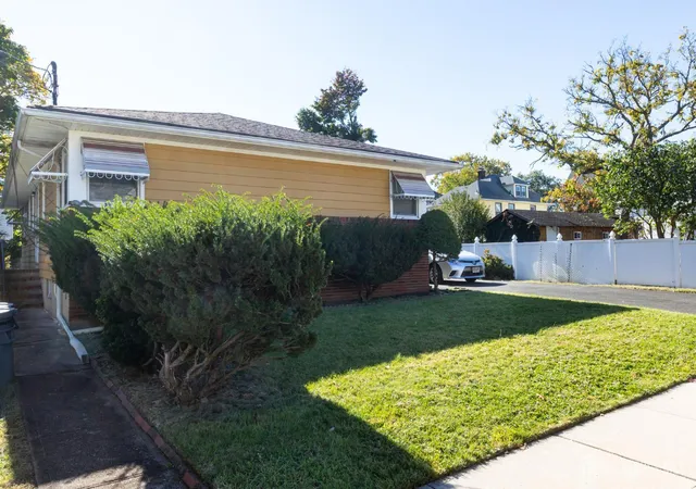 Photo 2 of Single family home for sale at 412 Montgomery St, Highland Park, NJ 08904 | MLS# 2706869R | Listing updated on 2026-10-28