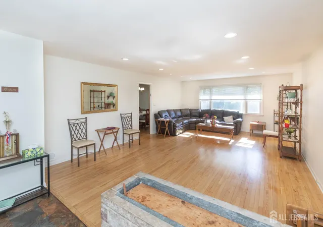 Photo 4 of Single family home for sale at 412 Montgomery St, Highland Park, NJ 08904 | MLS# 2706869R | Listing updated on 2026-10-28