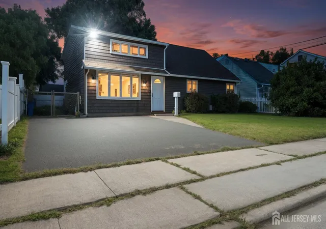 Photo 2 of Single family home for sale at 82 Markowitz St, Carteret, NJ 07008 | MLS# 2703754R | Listing updated on 2026-09-24