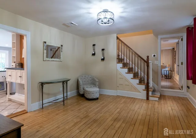 Photo 4 of Single family home for sale at 6 Dogwood Hl, Warren, NJ 07059 | MLS# 2704817R | Listing updated on 2026-10-01