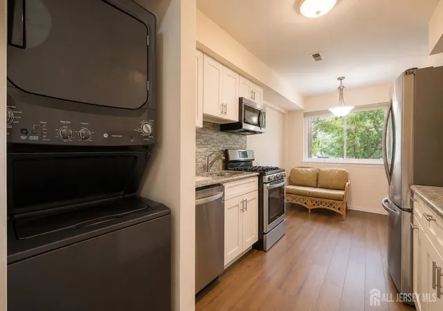 Photo 4 of Condo for sale at 201 Edison Glen Ter, Edison, NJ 08837 | MLS# 2704150R | Listing updated on 2026-09-25