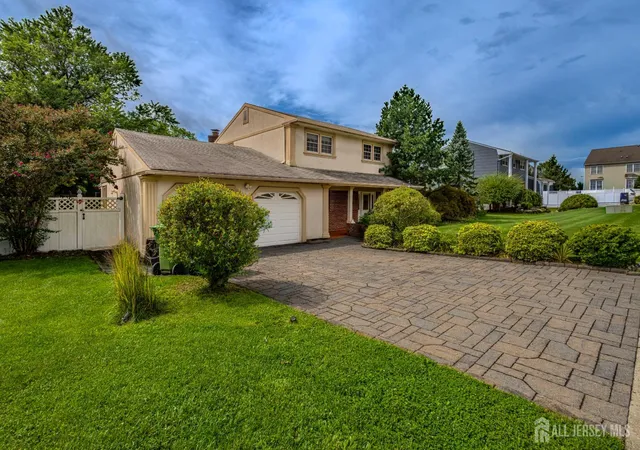 Photo 3 of Single family home for sale at 10 Devonshire Rd, Parlin, NJ 08859 | MLS# 2702104R | Listing updated on 2026-09-11