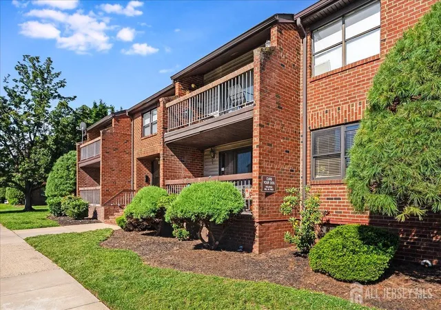 Photo 3 of Condo for sale at 131 Beverly Hl Ter, Woodbridge, NJ 07095 | MLS# 2704283R | Listing updated on 2026-10-01