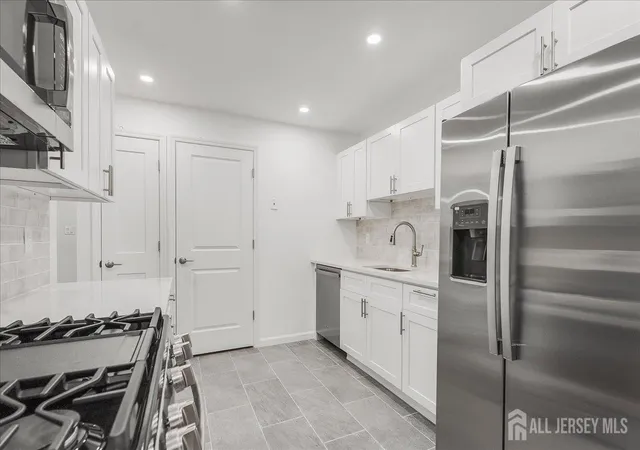 Photo 4 of Condo for sale at 131 Beverly Hl Ter, Woodbridge, NJ 07095 | MLS# 2704283R | Listing updated on 2026-10-01