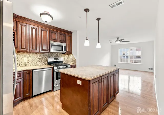 Photo 3 of Townhouse for sale at 184 Prestwick Way, Edison, NJ 08820 | MLS# 2707035R | Listing updated on 2026-10-29