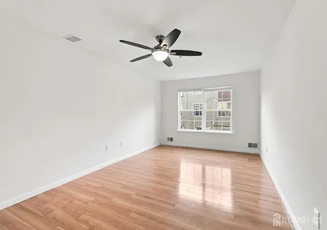 Photo 4 of Townhouse for sale at 184 Prestwick Way, Edison, NJ 08820 | MLS# 2707035R | Listing updated on 2026-10-29