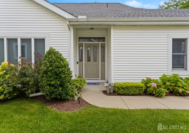 Photo 4 of Single family home for sale at 6 Westboro Ln, Monroe Township, NJ 08831 | MLS# 2703179R | Listing updated on 2026-09-14