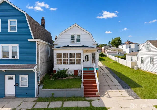 Photo 2 of Single family home for sale at 685 Raritan Ave, Perth Amboy, NJ 08861 | MLS# 2704048R | Listing updated on 2026-09-19