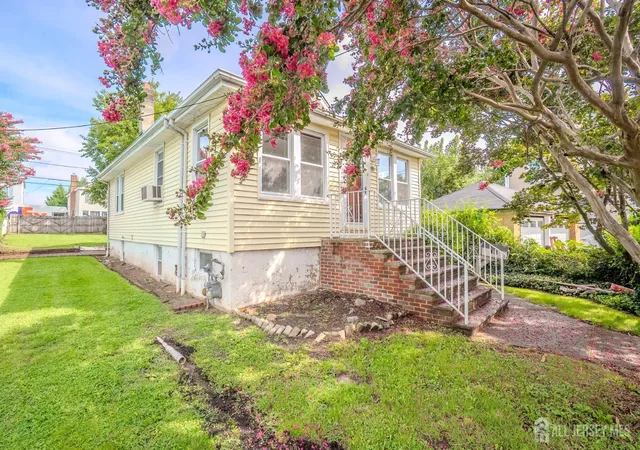 Photo 2 of Single family home for sale at 88 Coley St, Woodbridge, NJ 07095 | MLS# 2703662R | Listing updated on 2026-09-30