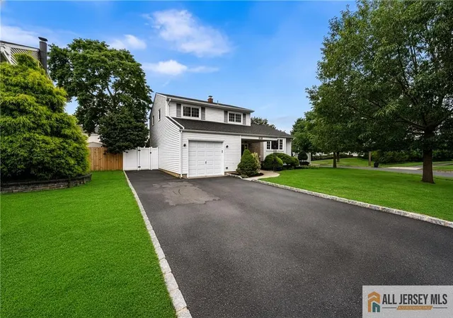 Photo 3 of Single family home for sale at 122 Benart Pl, Middlesex, NJ 08846 | MLS# 2770429M | Listing updated on 2026-09-06