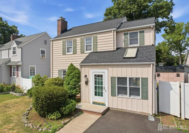 Photo 3 of Single family home for sale at 326 Melrose Ave, Middlesex, NJ 08846 | MLS# 2704028R | Listing updated on 2026-09-08