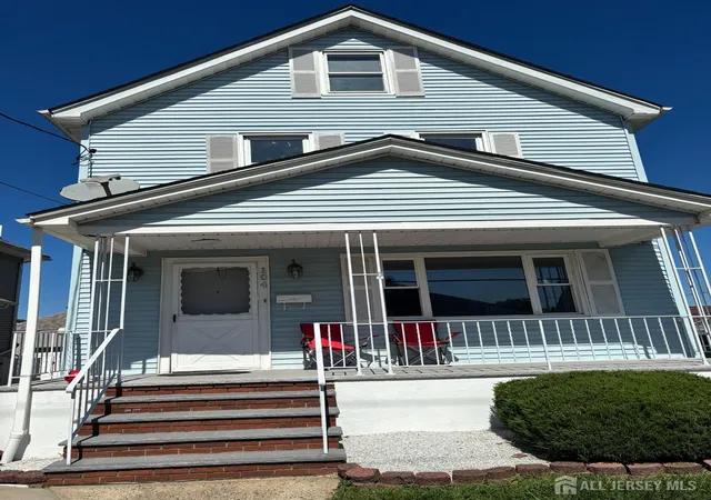 Photo 2 of Single family home for sale at 104 Lincoln Ave, Carteret, NJ 07008 | MLS# 2704109R | Listing updated on 2026-09-28