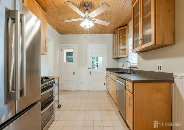 Photo 4 of Single family home for sale at 610 Front St, Dunellen, NJ 08812 | MLS# 2703664R | Listing updated on 2026-09-03
