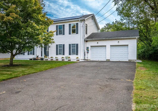 Photo 2 of Single family home for sale at 154 Dutton St, Somerset, NJ 08873 | MLS# 2704547R | Listing updated on 2026-09-24