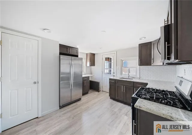 Photo 3 of House for sale at 35 Lavern St, Sayreville, NJ 08872 | MLS# 2770444M | Listing updated on 2026-09-04