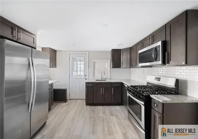 Photo 4 of House for sale at 35 Lavern St, Sayreville, NJ 08872 | MLS# 2770444M | Listing updated on 2026-09-04