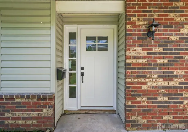 Listing Photo 4 - Condo for sale in building located at 164 Kalmia Plz, Monroe Township, NJ 08831 - Unit #164A