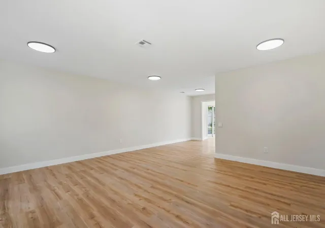 Listing Photo 5 - Condo for sale in building located at 164 Kalmia Plz, Monroe Township, NJ 08831 - Unit #164A