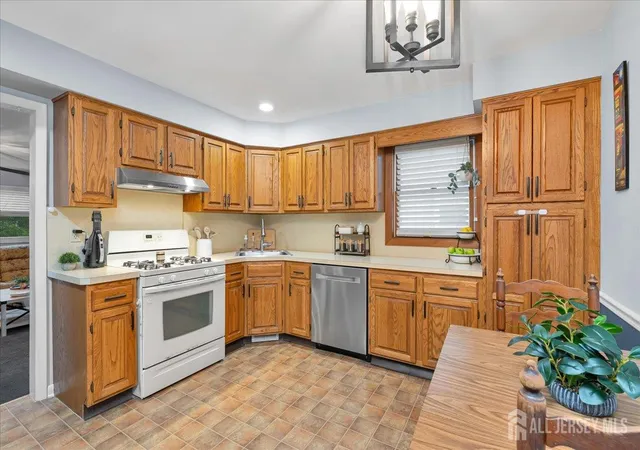 Photo 4 of Single family home for sale at 16 Hawthorne Ave, Colonia, NJ 07067 | MLS# 2704055R | Listing updated on 2026-09-18