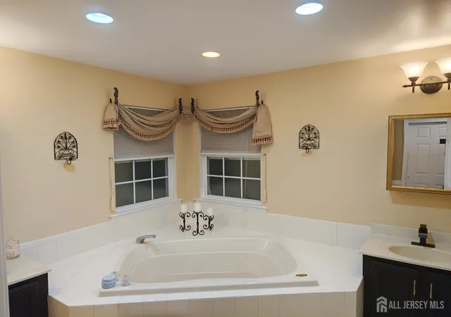 Photo 3 of Single family home for sale at 3 Treetops Cir, Princeton, NJ 08540 | MLS# 2704500R | Listing updated on 2026-09-21